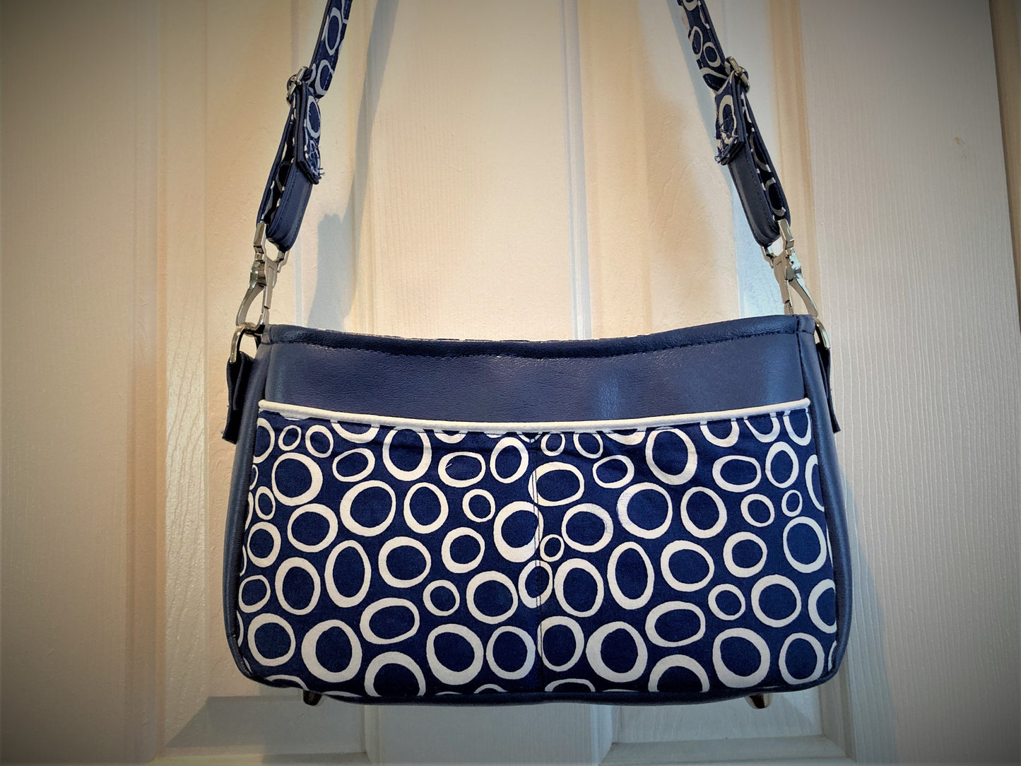 Instant Download NEW Betty Baguette Bag PDF Sewing Pattern. Vinyl Handbag. Crossbody. Shoulder Bag. Handbag.Video Link. Sewing Tutorial